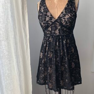 🦌 3/$20 Black and Nude Lace Pullover Mini Dress